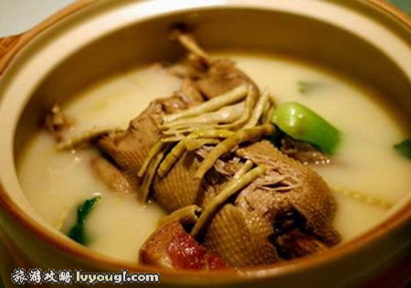安徽九华山美食本地老鸭汤