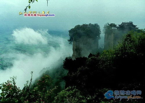 雾绕窦圌