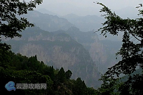 山西壶关红豆峡周围连绵起伏的山峦