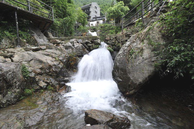 余杭山沟沟彩虹谷