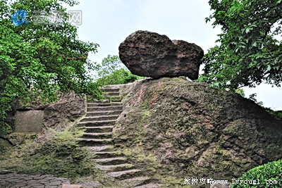 西湖宝石山爬山路线