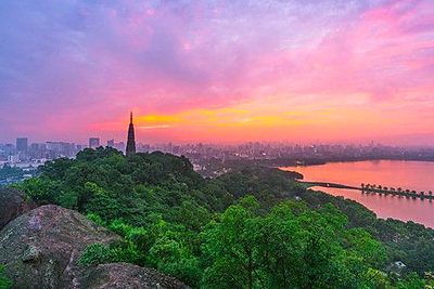 西湖宝石山爬山路线