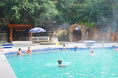 重庆光中温泉山庄