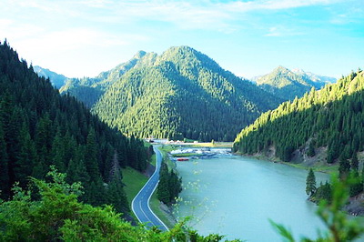 天山大峡谷照壁山