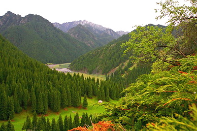 天山大峡谷进山沟