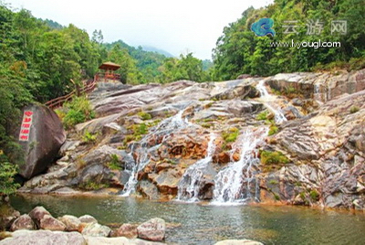 东兴屏峰雨林景区