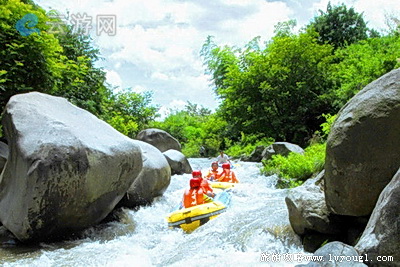 桐庐虎啸峡漂流景区