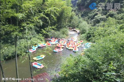 安吉仙龙峡漂流景区