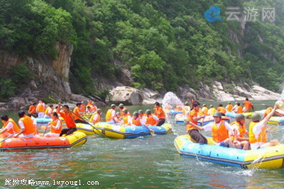内乡宝天曼峡谷漂流
