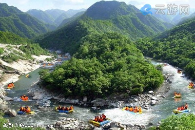 内乡宝天曼峡谷漂流
