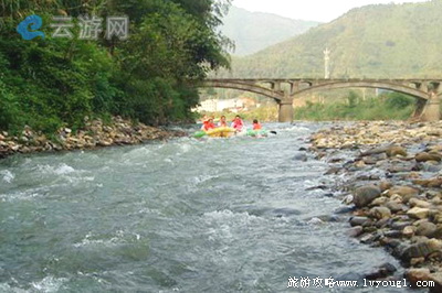 三清山金沙谷漂流