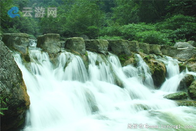 三峡大瀑布景区