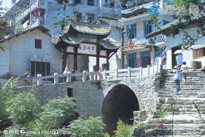 秭归峡江古桥(图)