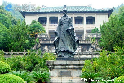 屈原故里屈子像