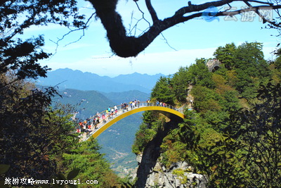 神农架天燕景区飞云渡