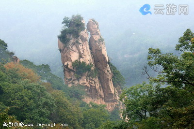 汝阳西泰山情侣峰