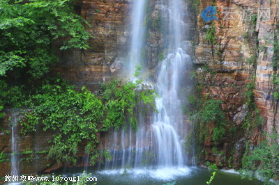 黛眉山天水瀑