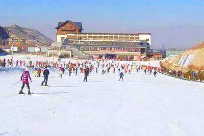 邢台西山康年滑雪场