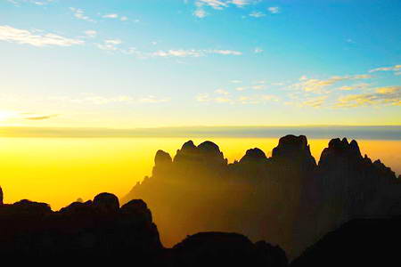 来宾金秀圣堂山