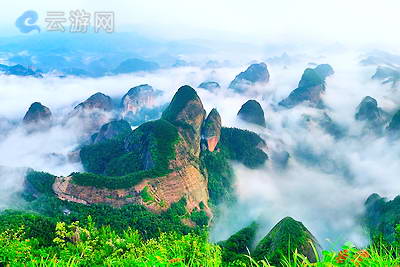 崀山鲸鱼闹海