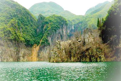 铜仁天生桥峡谷