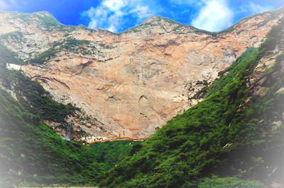 少华山红崖绝壁