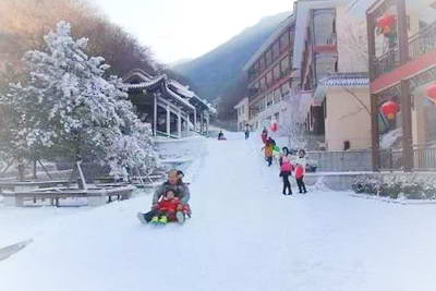 凤凰欢乐谷滑雪场