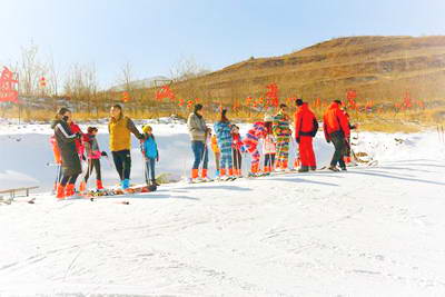 固原六盘山周沟滑雪场
