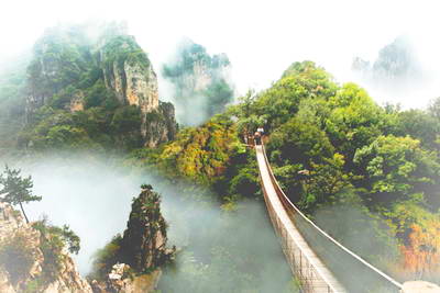 五老峰雾锁奇峰显天桥