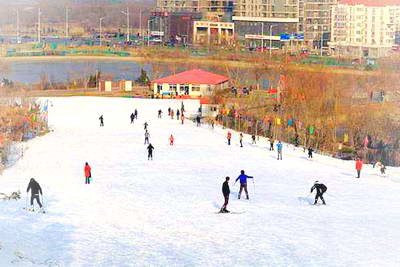 天津南翠屏公园滑雪场