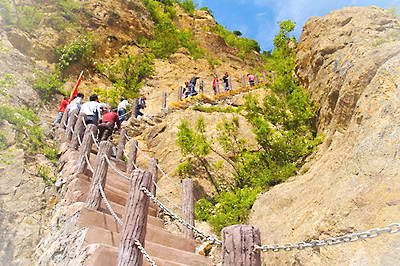 凤冠山石窟景区