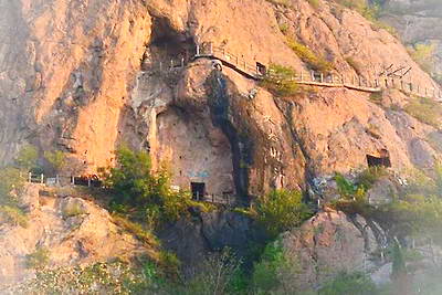 凤冠山石窟景区
