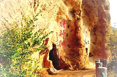 凤冠山石窟景区