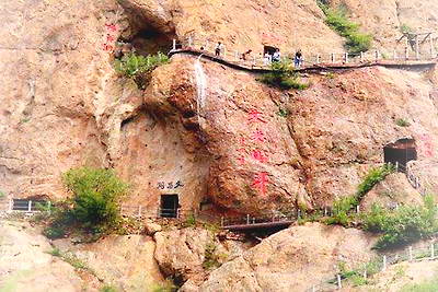 凤冠山石窟景区