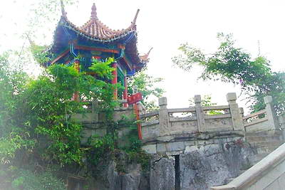 兴义穿云洞公园