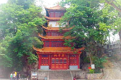 兴义穿云洞公园