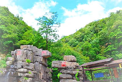 新平哀牢山石门峡
