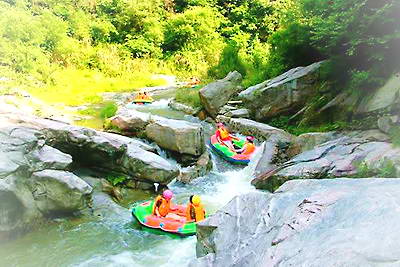 黄冈三角山峡谷漂流