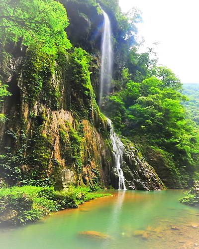 黑山谷飞珠溅玉