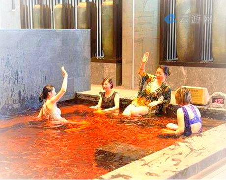 哈尔滨枫叶小镇温泉度假村