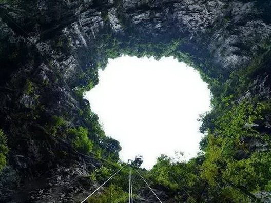 锣圈岩天坑