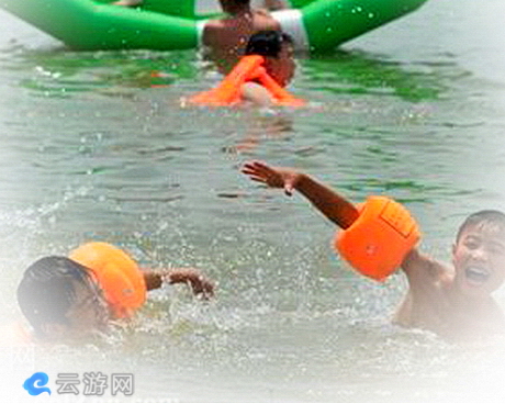 小马尔代夫湖滨沙滩浴场