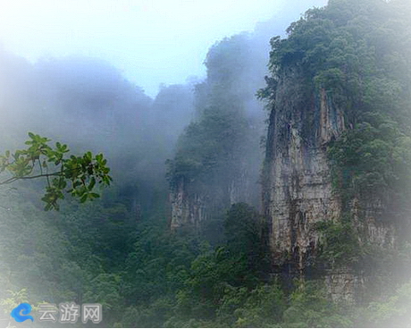 施秉云台山