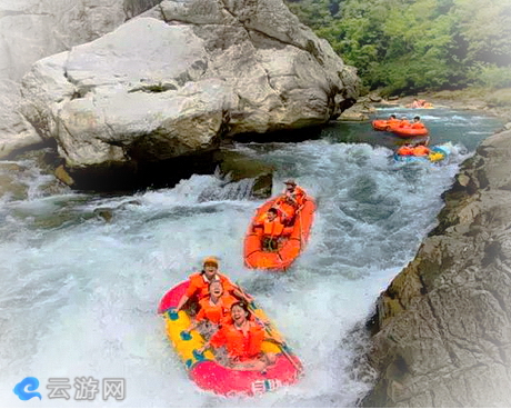 黔南荔波水春河漂流