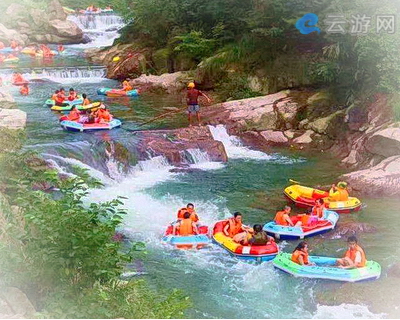 安吉龙王山峡谷漂流景区