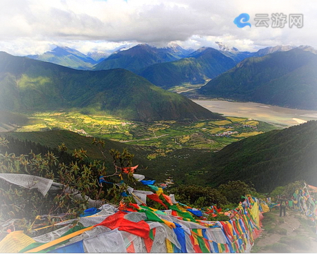林芝苯日神山景区
