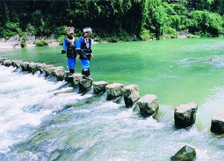 湘西凤凰西门峡漂流景区