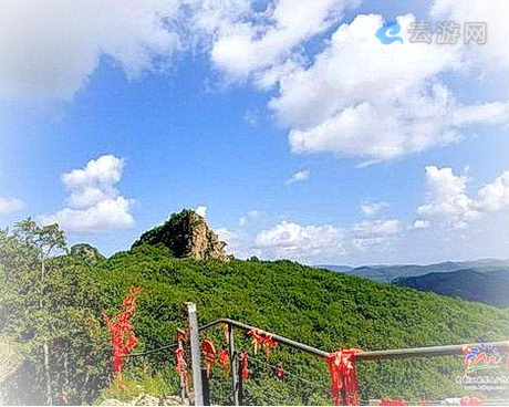 巴彦壹台山骆驼峰景区
