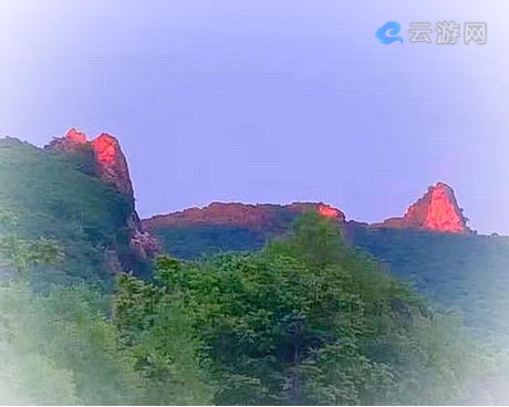 巴彦壹台山骆驼峰景区