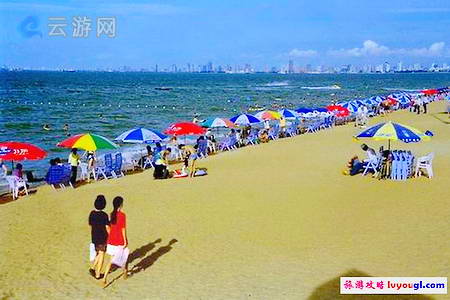 假日海滩风光